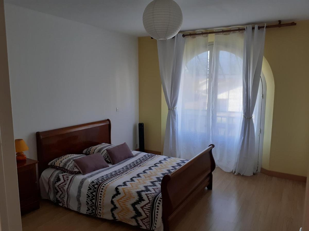 Appartement Spacieux Et Lumineux Oloron-Sainte-Marie Exterior foto